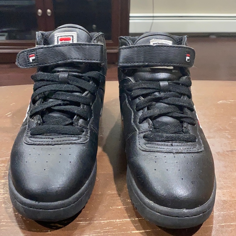 Boy’s size 6.5 Black Leather Fila Sneakers